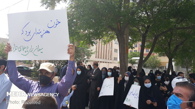 تجمع  مردم کرمان در واکنش به سخنان وزیر امور خارجه