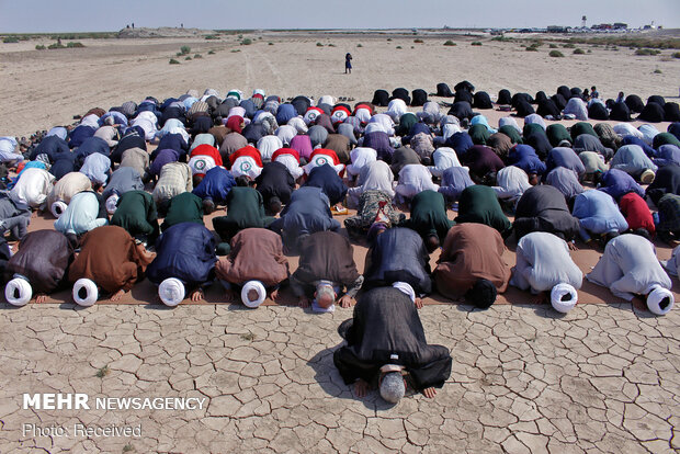 اقامه نماز باران در بستر خشک هامون