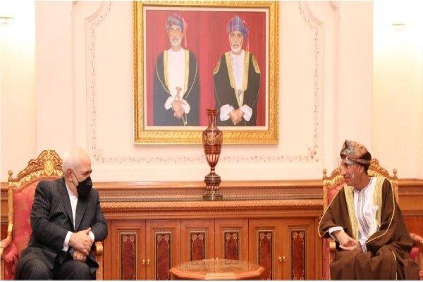 Zarif discusses bilateral ties, region with Omani deputy PM