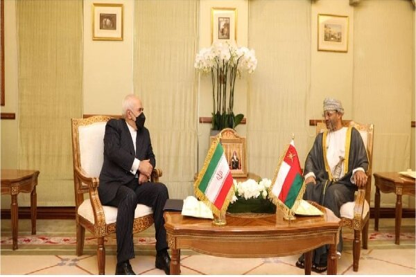 ظریف با وزیر امورخارجه عمان دیدار کرد