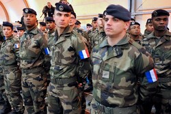افسران ارتش فرانسه نسبت به وقوع جنگ داخلی در این کشور هشدار دادند