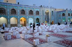 توزیع بسته‌های ارزاق ماه مبارک رمضان بین نیازمندان در طرح مواسات