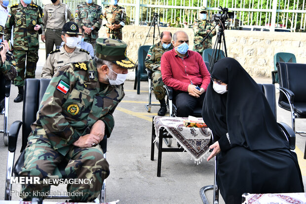 بازدید ویدئوکنفرانسی فرمانده ارتش جمهوری اسلامی ایران از بیمارستان کرونایی ارتش در اصفهان