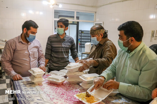 طرح طبخ و توزیع روزانه ۱۲۰۰عدد غذای گرم در تبریز