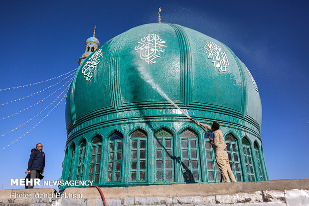 آیین تعویض پرچم و شستشوی گنبد مسجد مقدس جمکران
