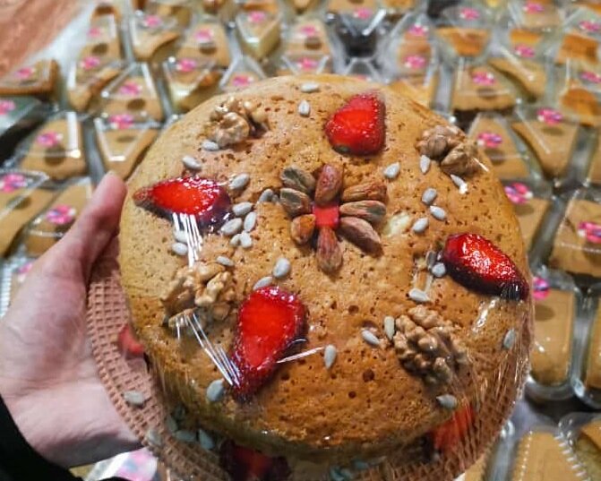 بیش از هزار قطعه کیک در بیمارستان‌های تهران توزیع شد