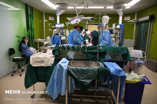 Lung transplant surgery at Masih Daneshvari Hospital
