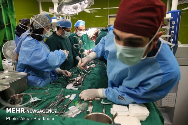 Lung transplant surgery at Masih Daneshvari Hospital
