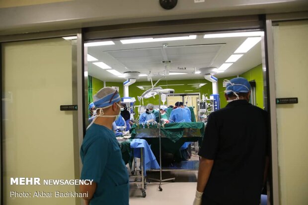 Lung transplant surgery at Masih Daneshvari Hospital
