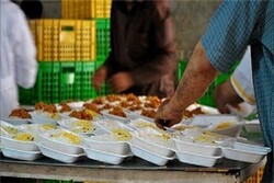 توزیع روزانه ۸۰۰ پرس غذای گرم در بین نیازمندان شهرستان اسدآباد