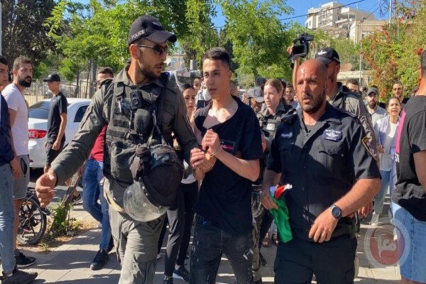 معترضان فلسطینی در قلندیا با نظامیان صهیونیست درگیر شدند
