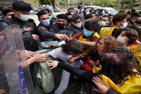 بازداشت دستکم ۲۲۰ نفر از معترضین روز جهانی کارگر در استانبول