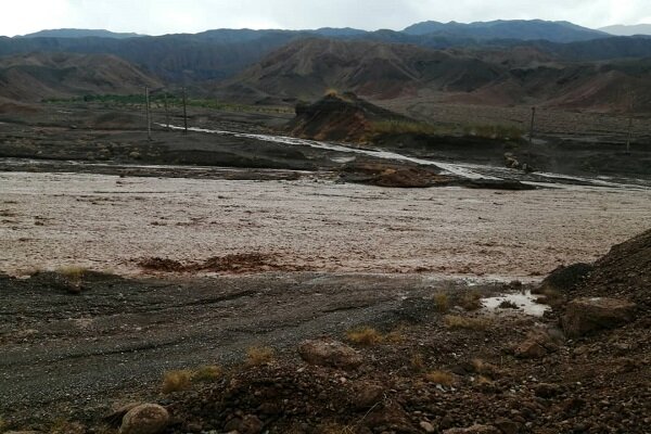 محورهای اصلی سیل گرفته آرادان بازگشایی شد