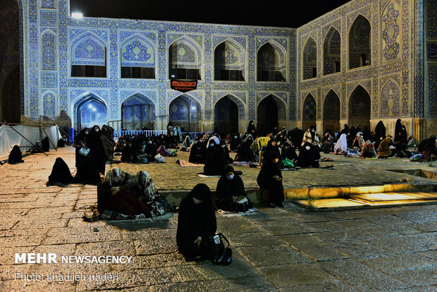 احیای شب بیست و یکم ماه رمضان در اصفهان