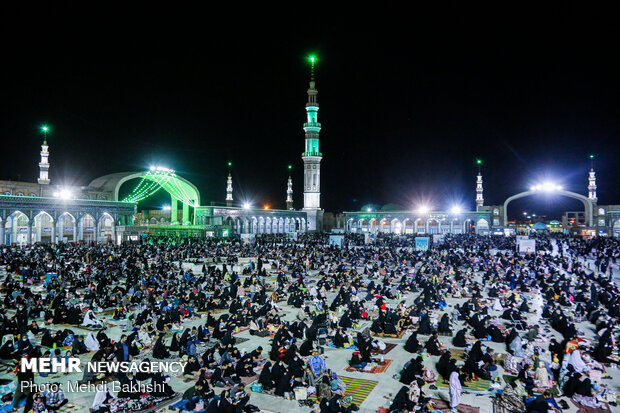 احیای شب بیست و یکم ماه رمضان در مسجد جمکران