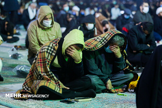 احیای شب بیست و یکم ماه رمضان در مسجد جمکران