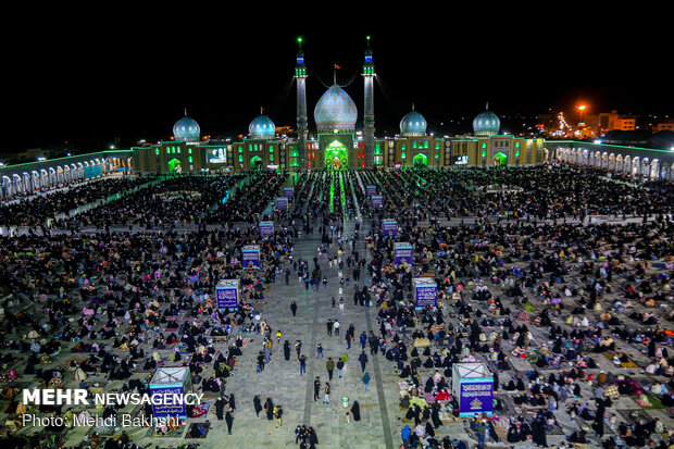 احیای شب بیست و یکم ماه رمضان در مسجد جمکران