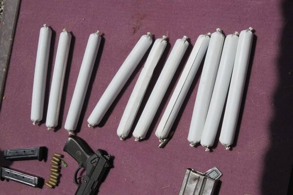 اعتقالة مجموعة مسلحة معادية للثورة في محافظة فارس