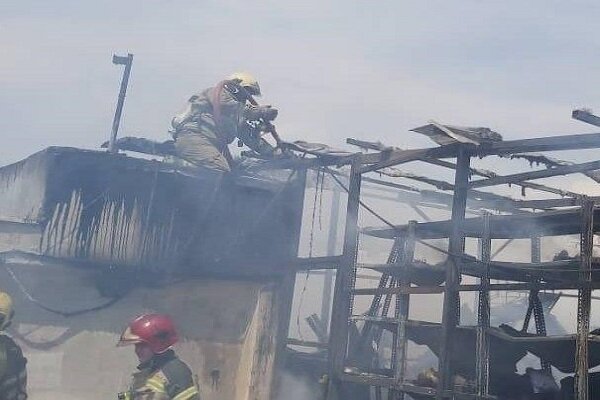 آتش سوزی در خیابان کارگر جنوبی/ خسارت مالی گسترده
