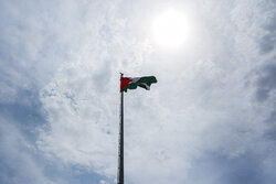 اهتزاز پرچم فلسطین در میدان روح الله قم