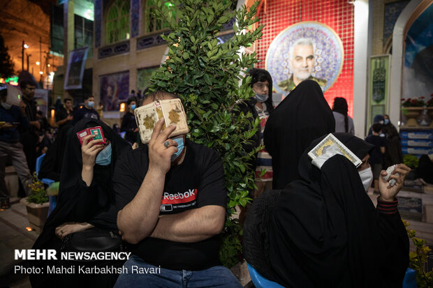 مراسم شب بیست و سوم رمضان در گلزار شهدای کرمان