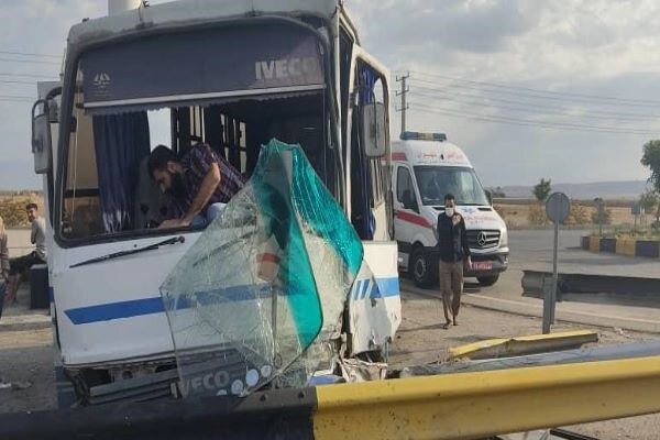 واژگونی اتوبوس خبرنگاران/ 2 خبرنگار جان باختند