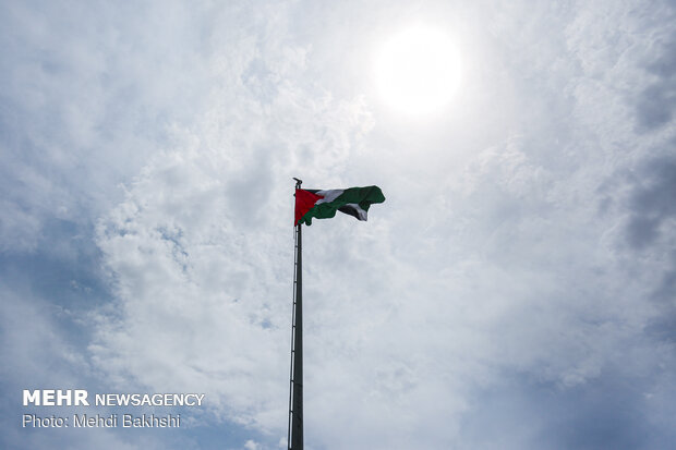 اهتزار پرچم فلسطین در قم