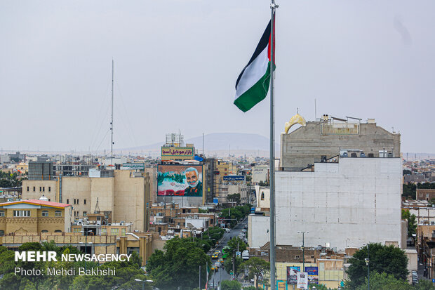 اهتزار پرچم فلسطین در قم