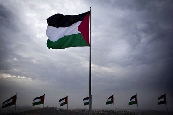 اهتزاز پرچم فلسطین در کنار پرچم ایران در نقاط مختلف کرمانشاه