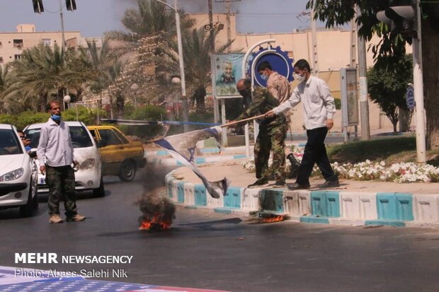 بوشهری‌ها پرچم آمریکا و رژیم اسرائیل را به آتش کشیدند