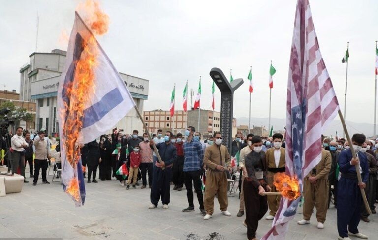 آتش زدن پرچم رژیم صهیونیستی توسط مرزداران کردستانی