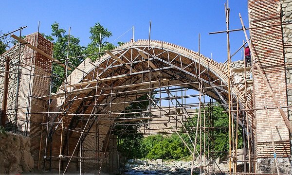 Tahran'ın tarihi köprüsünde restorasyon sürüyor