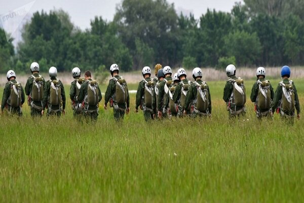 ۸۰۰ چترباز نظامی آمریکا در نزدیکی مرزهای روسیه فرود آمدند