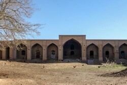 مرمت بنای تاریخی روستای کاروانسرای اراک در انتظار سرمایه‌گذار