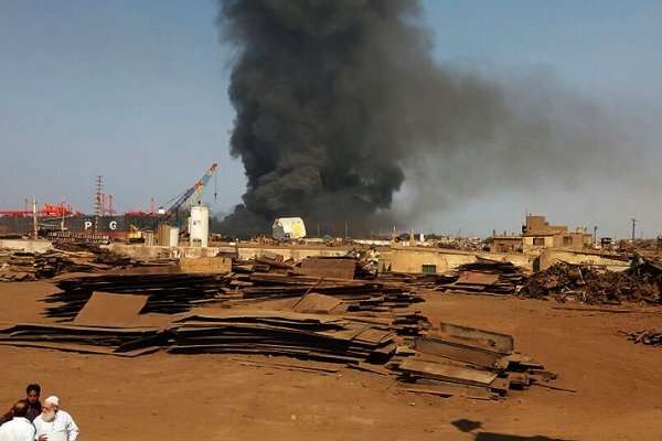 انفجار بناقلة نفط قبالة ميناء بانياس على الساحل السوري