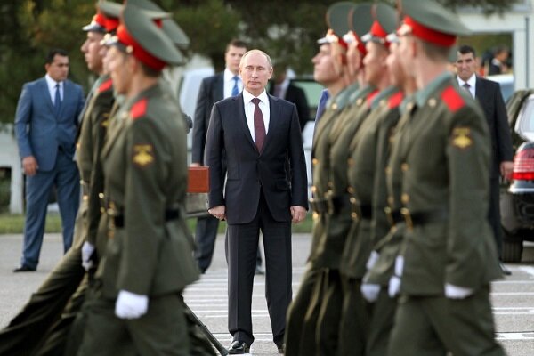 پوتین به تماشای قدرت نظامی روسیه می نشیند