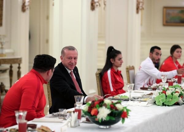 حضور ستارگان کشتی ترکیه در مراسم افطاری رئیس جمهور 3