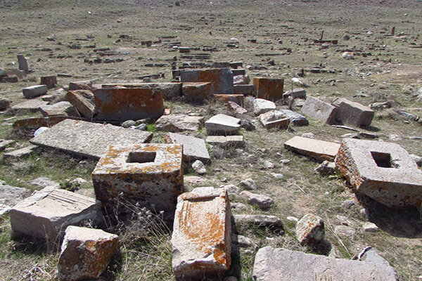 تخریب گورستان تاریخی آذربایجان توسط سودجویان 