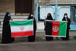 Kabil'deki okul saldırısı İranlı öğrenciler tarafından protesto edildi