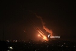فرحة أهالي غزة بصواريخ المقاومة