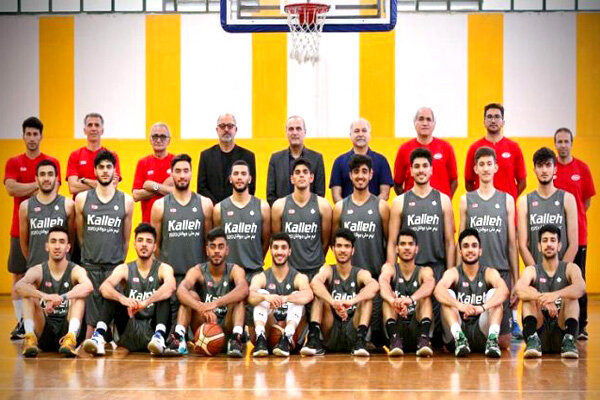 بازدید رئیس فدراسیون از اردوی تیم بسکتبال جوانان ایران 