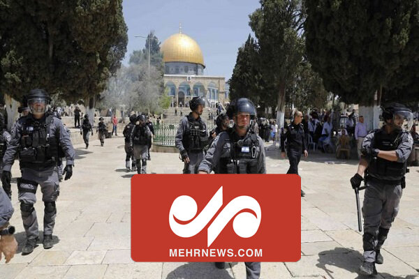 VIDEO: Zionists attack worshippers in Al-Aqsa Mosque