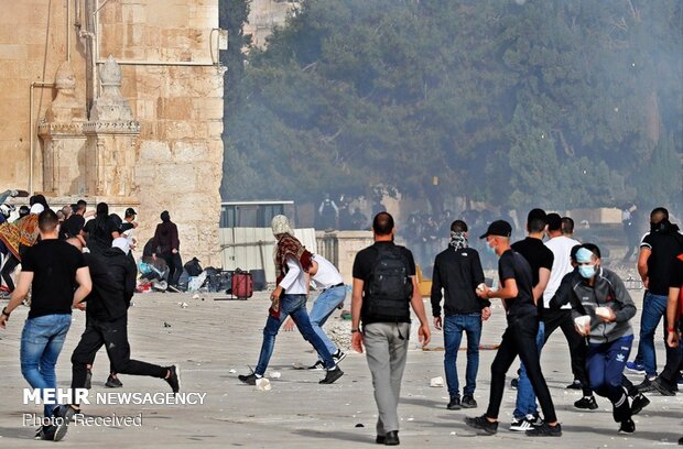 Fierce clashes between Palestinians and Israeli forces in Quds