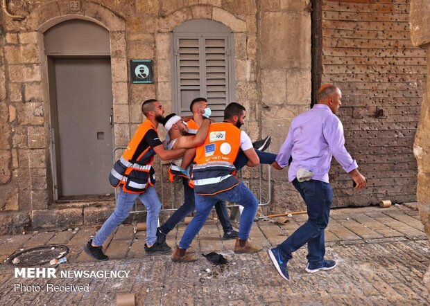 Fierce clashes between Palestinians and Israeli forces in Quds
