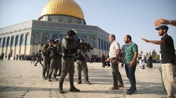 VIDEO: Zionists' raid on women in Al-Aqsa