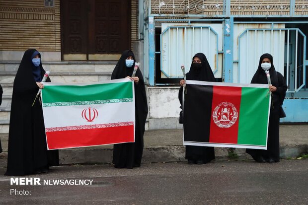 Iranian school girls commemorate martyrs of Kabul blast