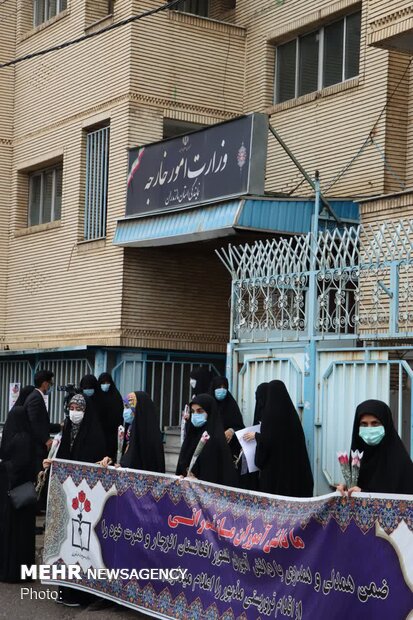Iranian school girls commemorate martyrs of Kabul blast
