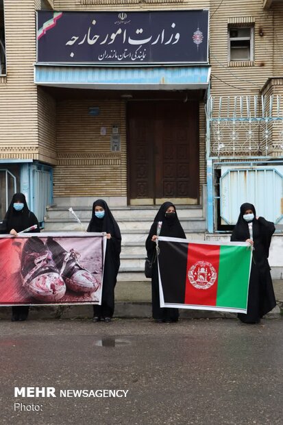 Iranian school girls commemorate martyrs of Kabul blast