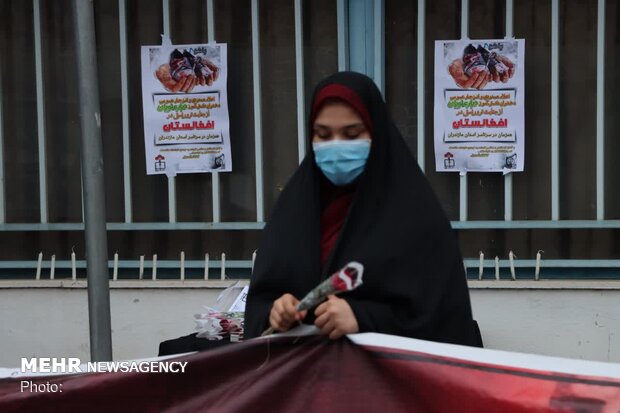 Iranian school girls commemorate martyrs of Kabul blast