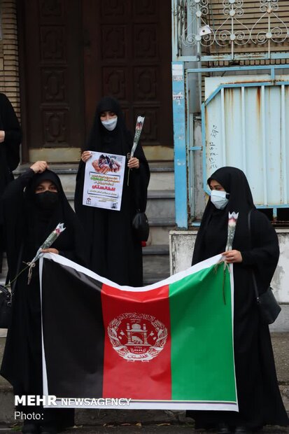 Iranian school girls commemorate martyrs of Kabul blast